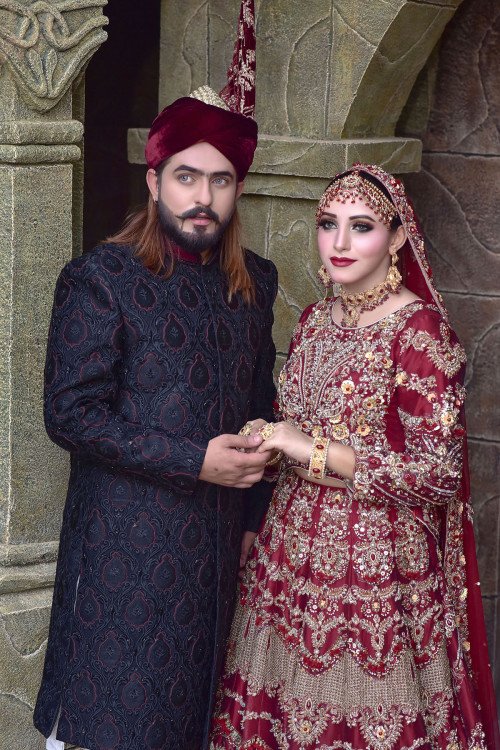 Contemporary Royalty by Hamza Collection Black Styling