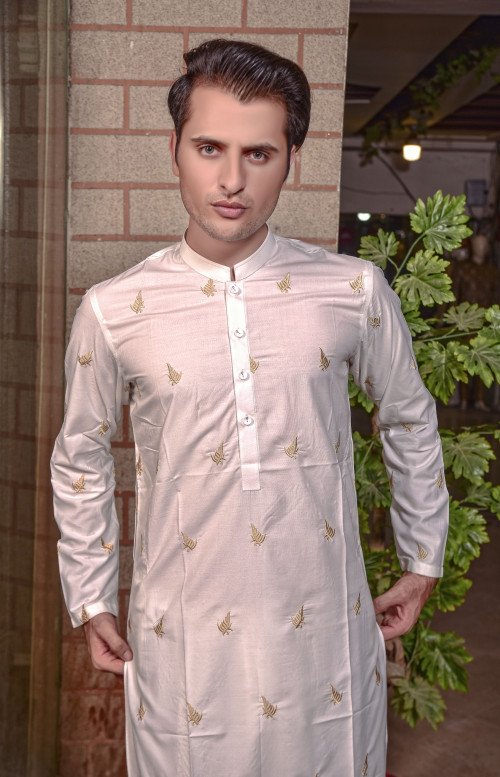 Midnight Blue Executive Shalwar Kameez Step out in confidence with this masterfully crafted Shalwar Kameez.